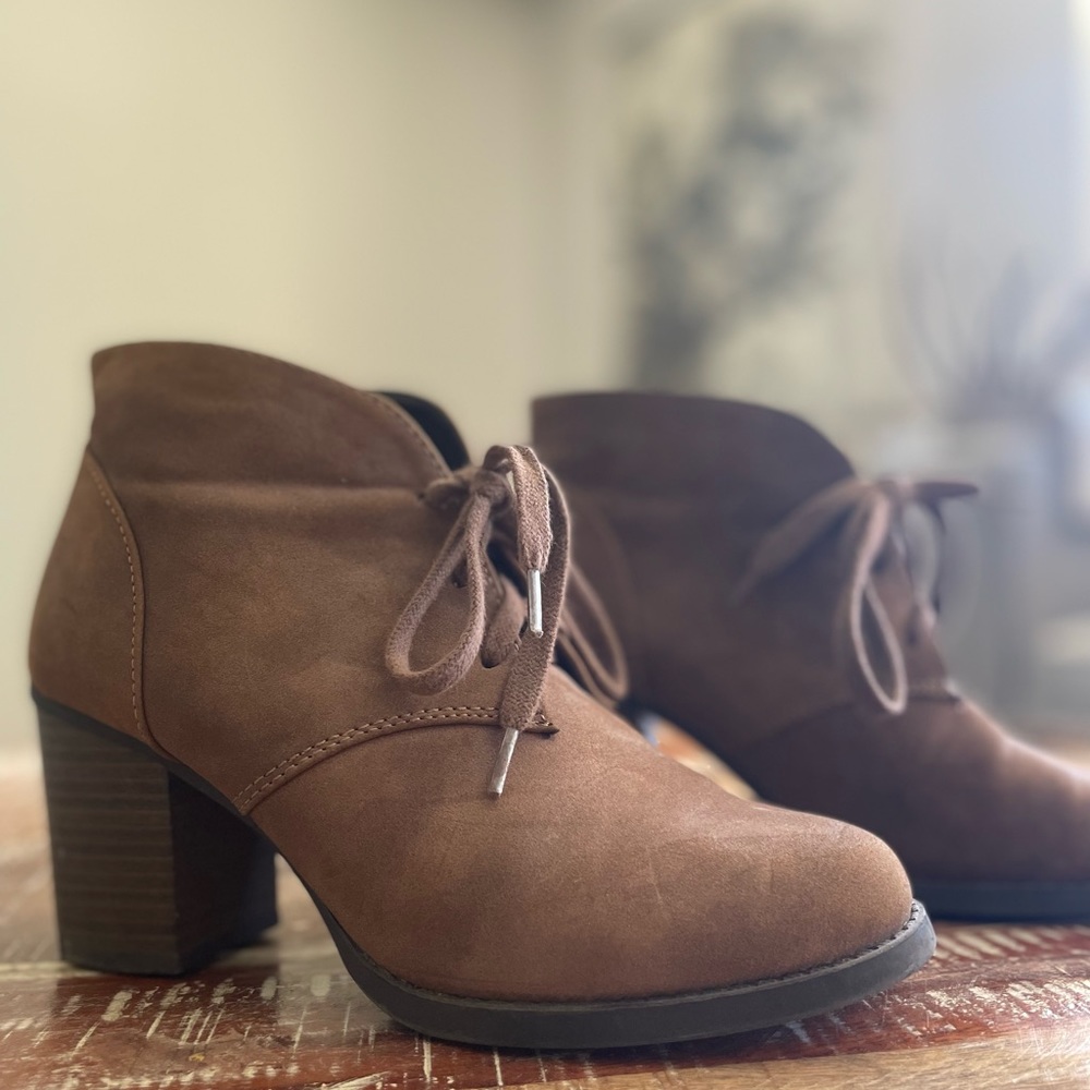 BROWN EVERYDAY BOOTS - soda